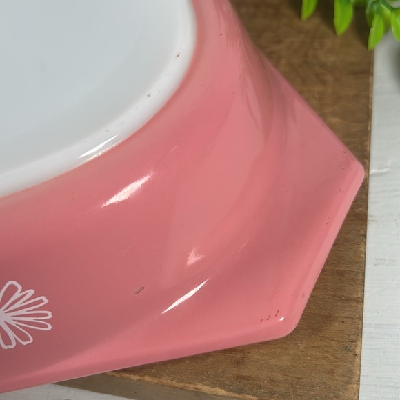 PYREX VTG Pink Daisy Divided Casserole w/Lid 1.5 qt Pink Pyrex Serving Dish VTG - Picture 10 of 16